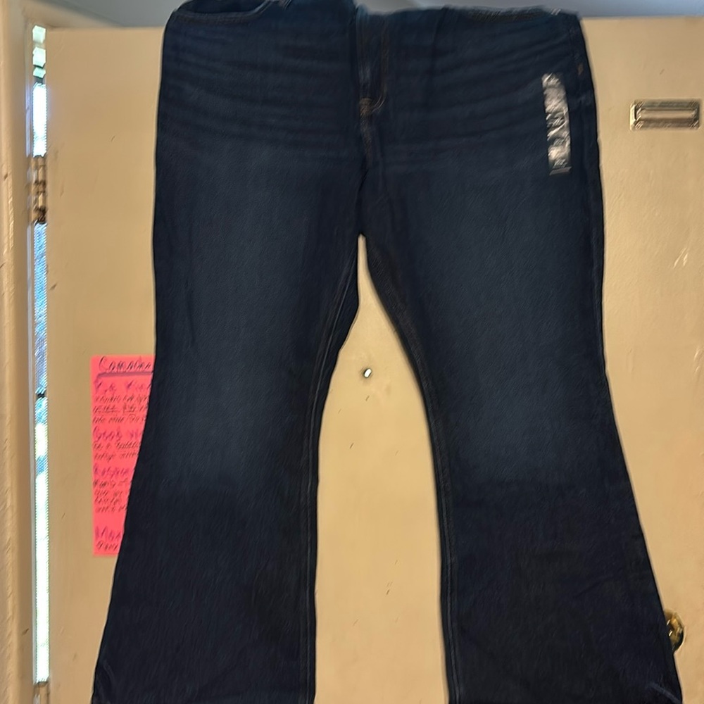 New with tags. 90s, Original fit. Bottom cuffs:intentional fraying pattern.